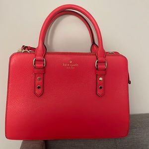 7.8"h x 11.5"w x 4.5"d
handle drop: 5"
strap drop: 22"
leather
foilembossed logo